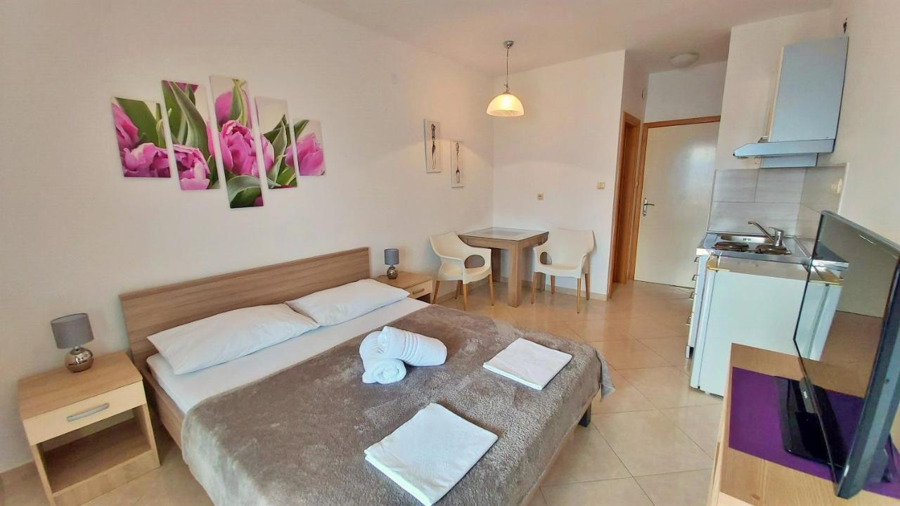 Apartments Nemira Omiš Екстериор снимка