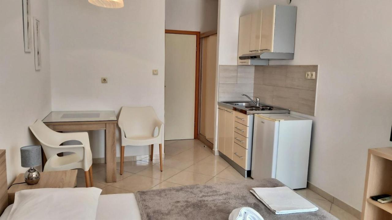 Apartments Nemira Omiš Екстериор снимка