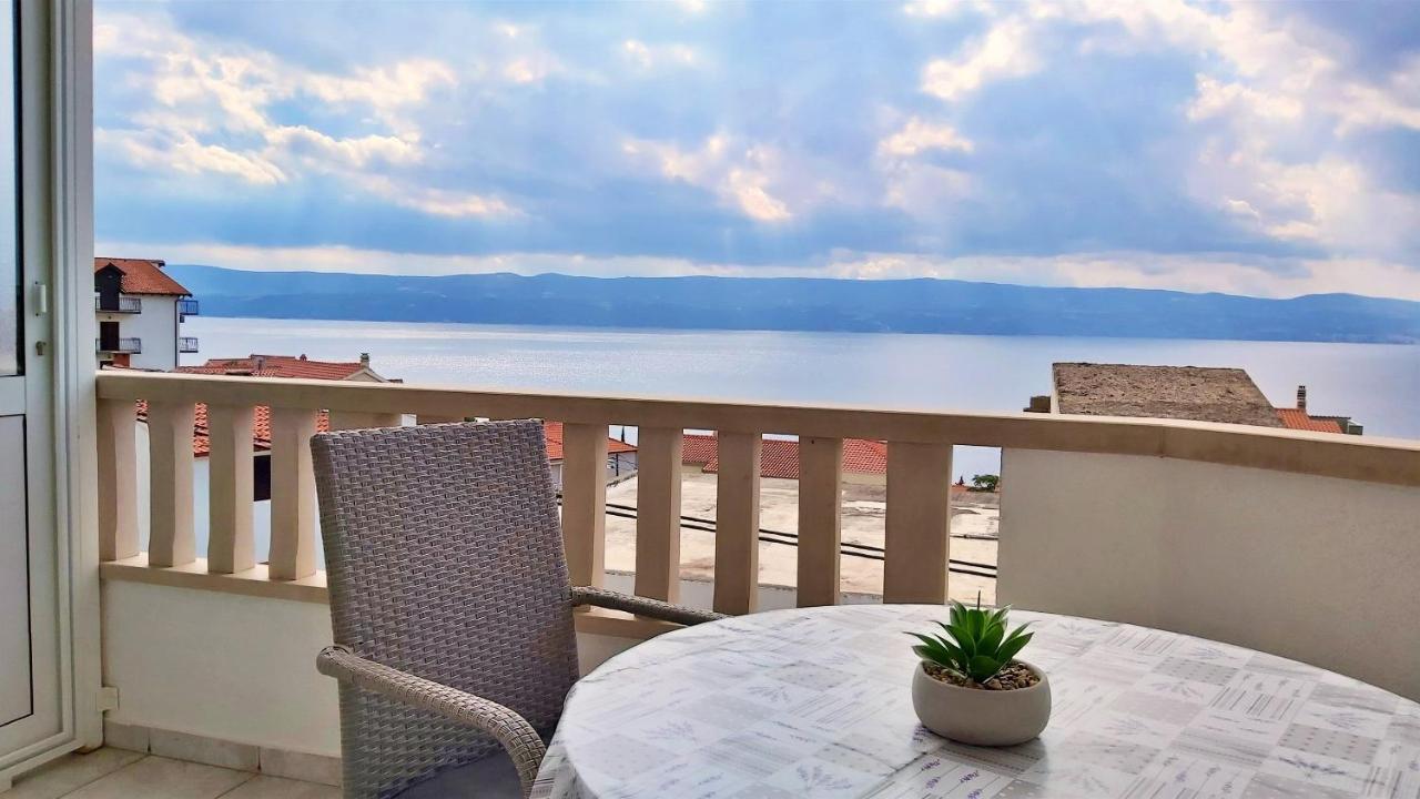 Apartments Nemira Omiš Екстериор снимка