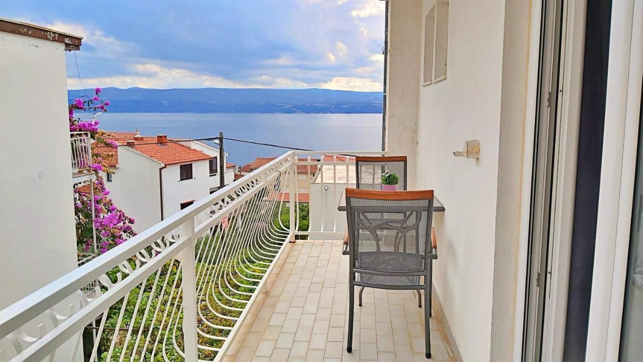 Apartments Nemira Omiš Екстериор снимка