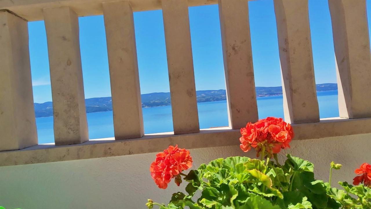 Apartments Nemira Omiš Екстериор снимка