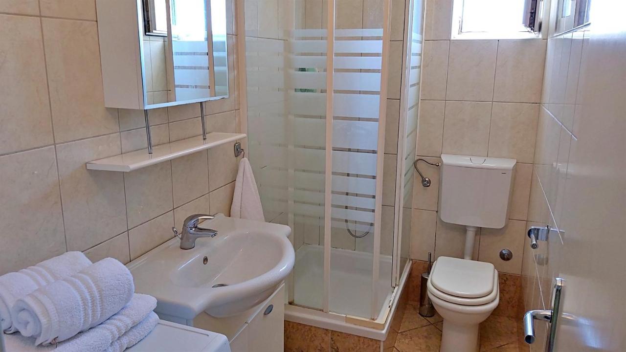 Apartments Nemira Omiš Екстериор снимка