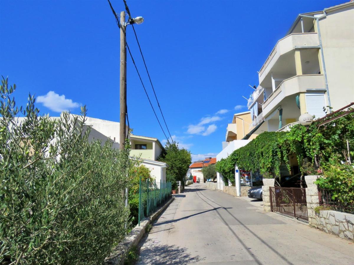 Apartments Nemira Omiš Екстериор снимка