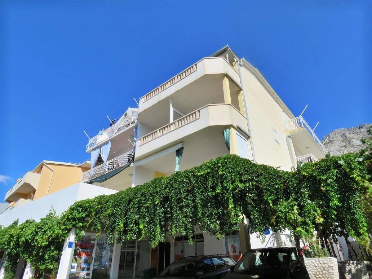Apartments Nemira Omiš Екстериор снимка